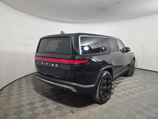 2024 Rivian R1S Adventure Package