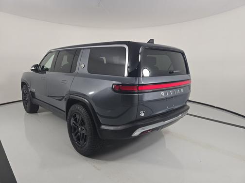 2024 Rivian R1S Adventure Package