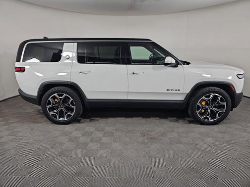 2023 Rivian R1S Adventure