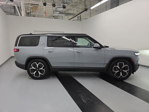 2023 Rivian R1S Adventure