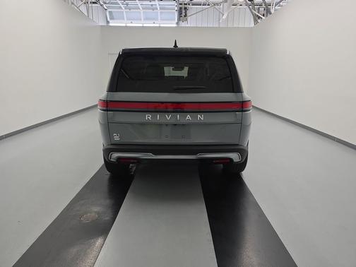 2023 Rivian R1S Adventure