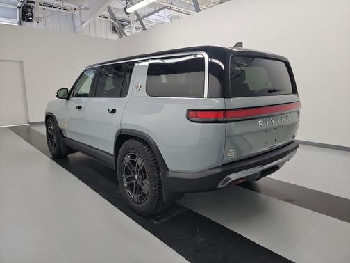 2023 Rivian R1S Adventure
