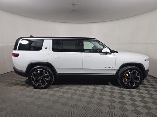 2023 Rivian R1S Adventure
