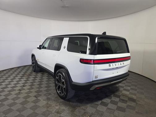 2023 Rivian R1S Adventure