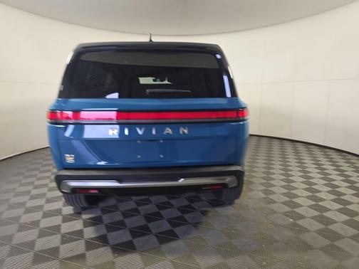 2023 Rivian R1S Adventure