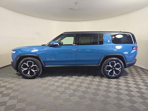 2023 Rivian R1S Adventure