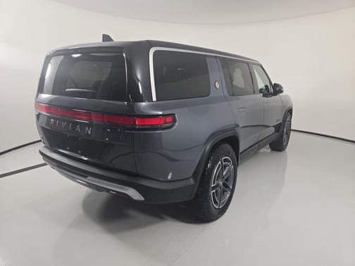 2025 Rivian R1S Adventure trim