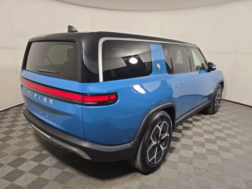 2023 Rivian R1S Adventure