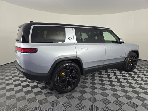 2023 Rivian R1S Adventure