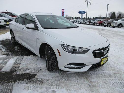 2018 Buick Regal Sportback Essence