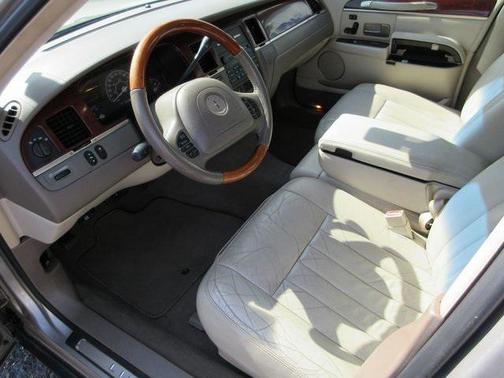 2003 Lincoln Town Car Signature