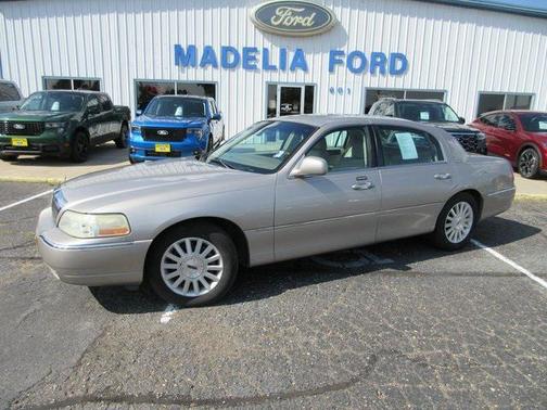 2003 Lincoln Town Car Signature