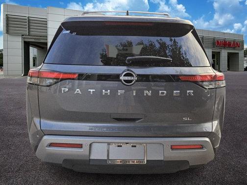 2025 Nissan Pathfinder SL