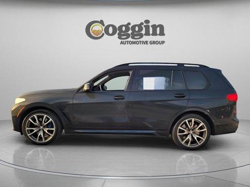 2022 BMW X7 M50i