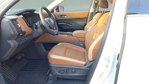 Everest White P 2026 Nissan Pathfinder Platinum