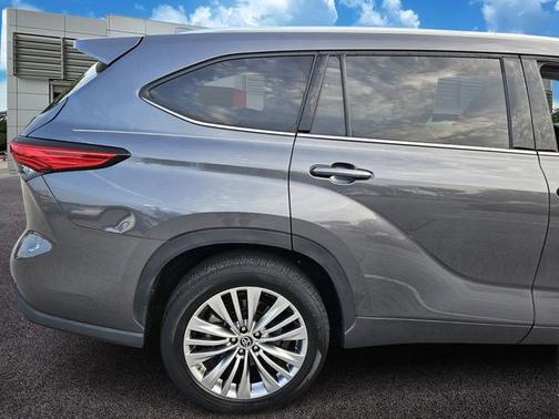 2023 Toyota Highlander Platinum