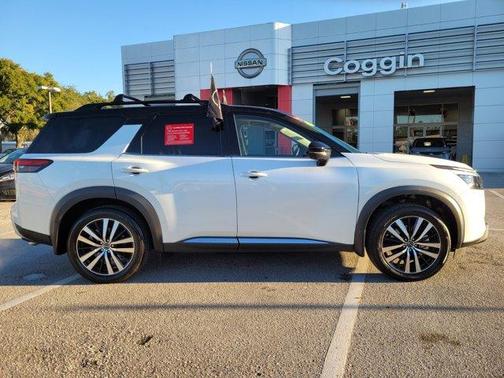 2025 Nissan Pathfinder Platinum