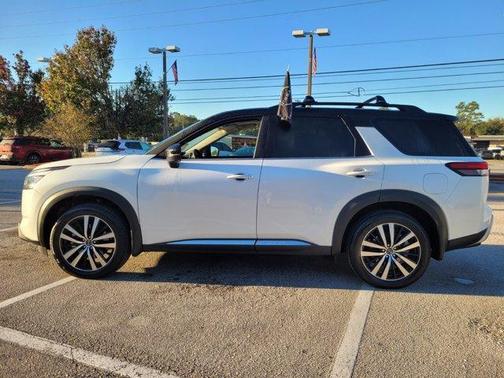 2025 Nissan Pathfinder Platinum