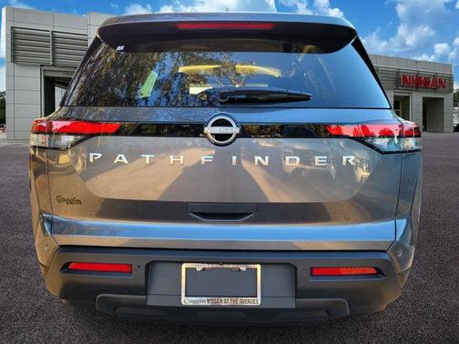 2025 Nissan Pathfinder SV