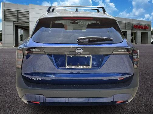 2025 Nissan Kicks SR
