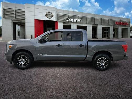 2023 Nissan Titan SV