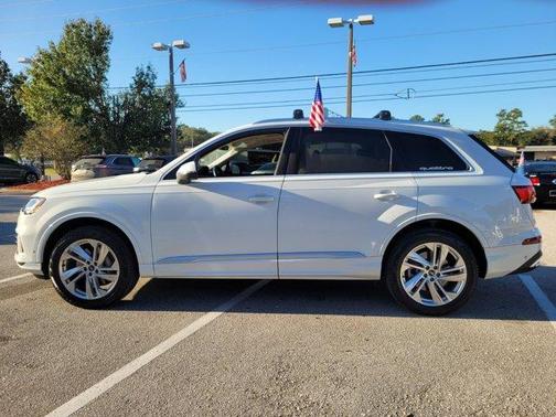 2022 Audi Q7 45 Premium Plus