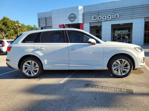 2022 Audi Q7 45 Premium Plus
