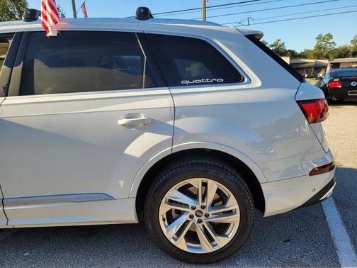 2022 Audi Q7 45 Premium Plus