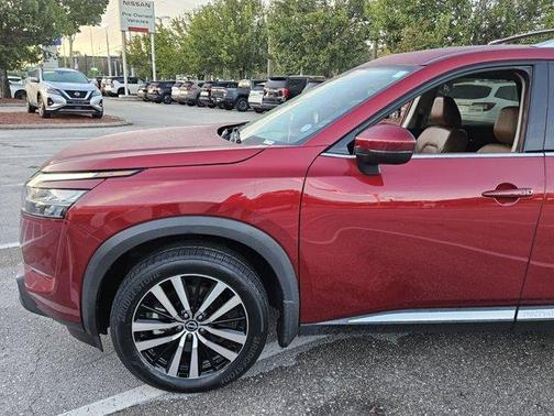 2023 Nissan Pathfinder Platinum