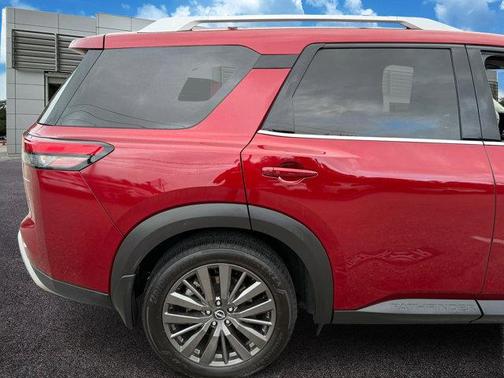2022 Nissan Pathfinder SL