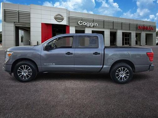 2023 Nissan Titan SV