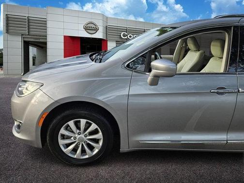 2019 Chrysler Pacifica Touring-L