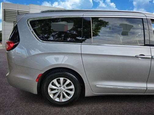2019 Chrysler Pacifica Touring-L