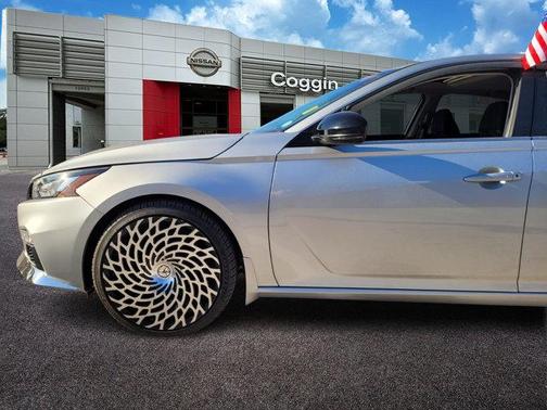 2020 Nissan Altima 2.0 SR