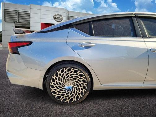 2020 Nissan Altima 2.0 SR