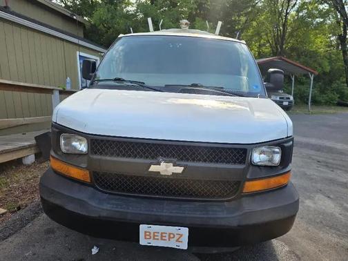 Summit White 2009 Chevrolet Express 2500 Work Van
