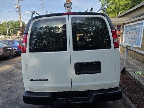 Summit White 2009 Chevrolet Express 2500 Work Van