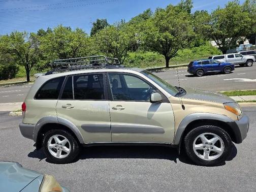 Vintage Gold 2001 Toyota RAV4 4WD