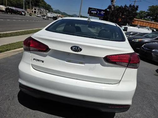 Clear White 2017 Kia Forte LX