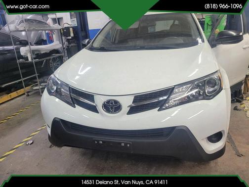 Super White 2014 Toyota RAV4 LE