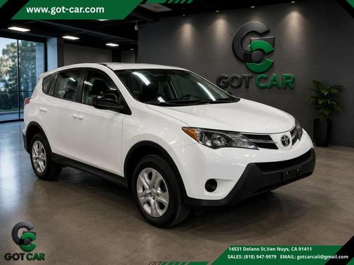 Super White 2014 Toyota RAV4 LE