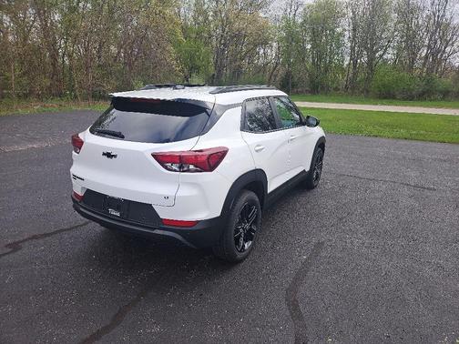 Summit White 2026 Chevrolet Trailblazer LT