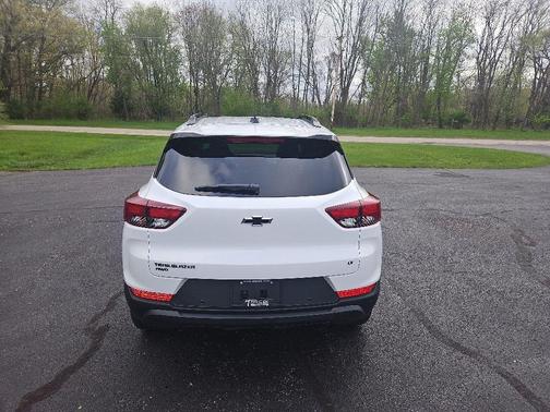 Summit White 2026 Chevrolet Trailblazer LT
