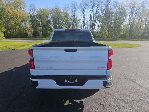 Summit White 2026 Chevrolet Silverado 1500 RST