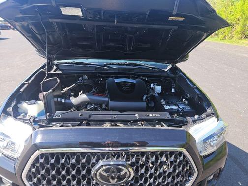 Midnight Black Metallic 2018 Toyota Tacoma TRD Sport