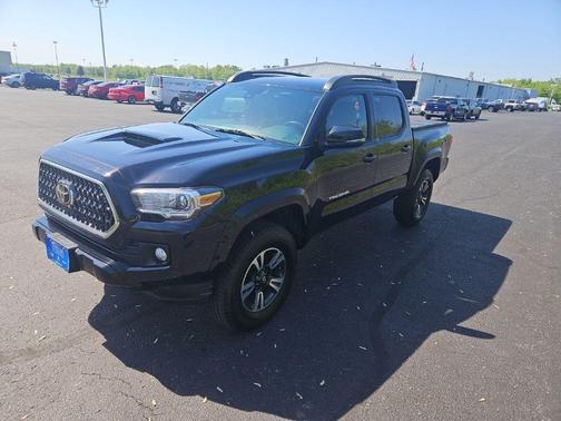 Midnight Black Metallic 2018 Toyota Tacoma TRD Sport