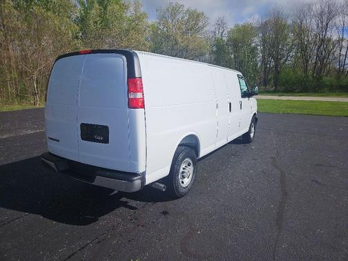 Summit White 2026 Chevrolet Express 2500 Work Van