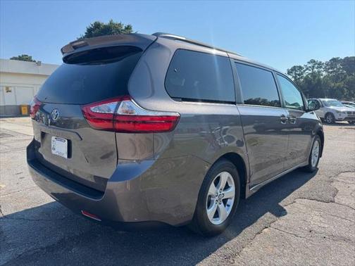 2018 Toyota Sienna LE