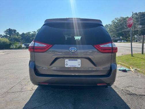 2018 Toyota Sienna LE