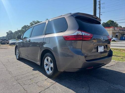2018 Toyota Sienna LE